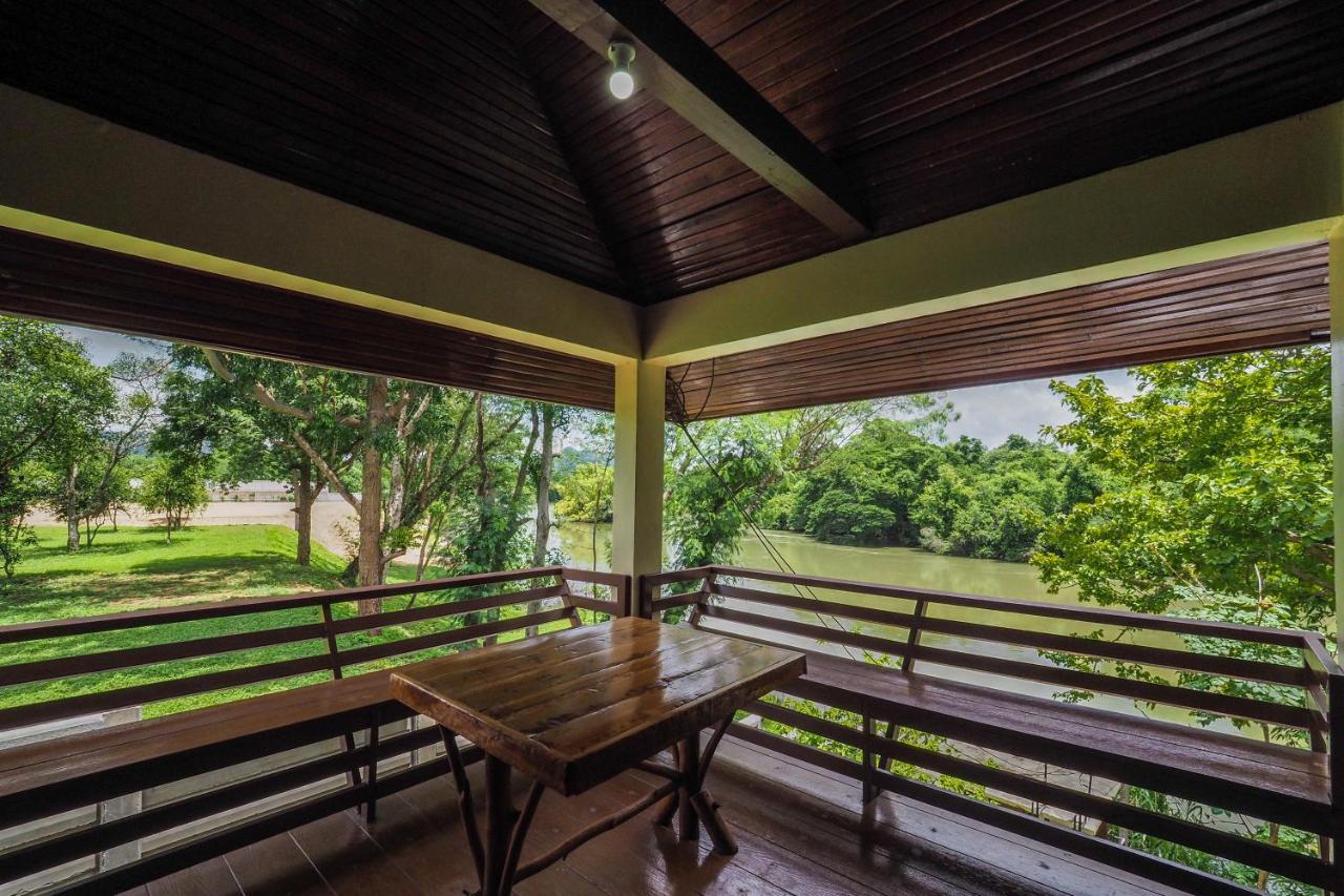Ratmanee House Hotel Kanchanaburi City Exterior photo