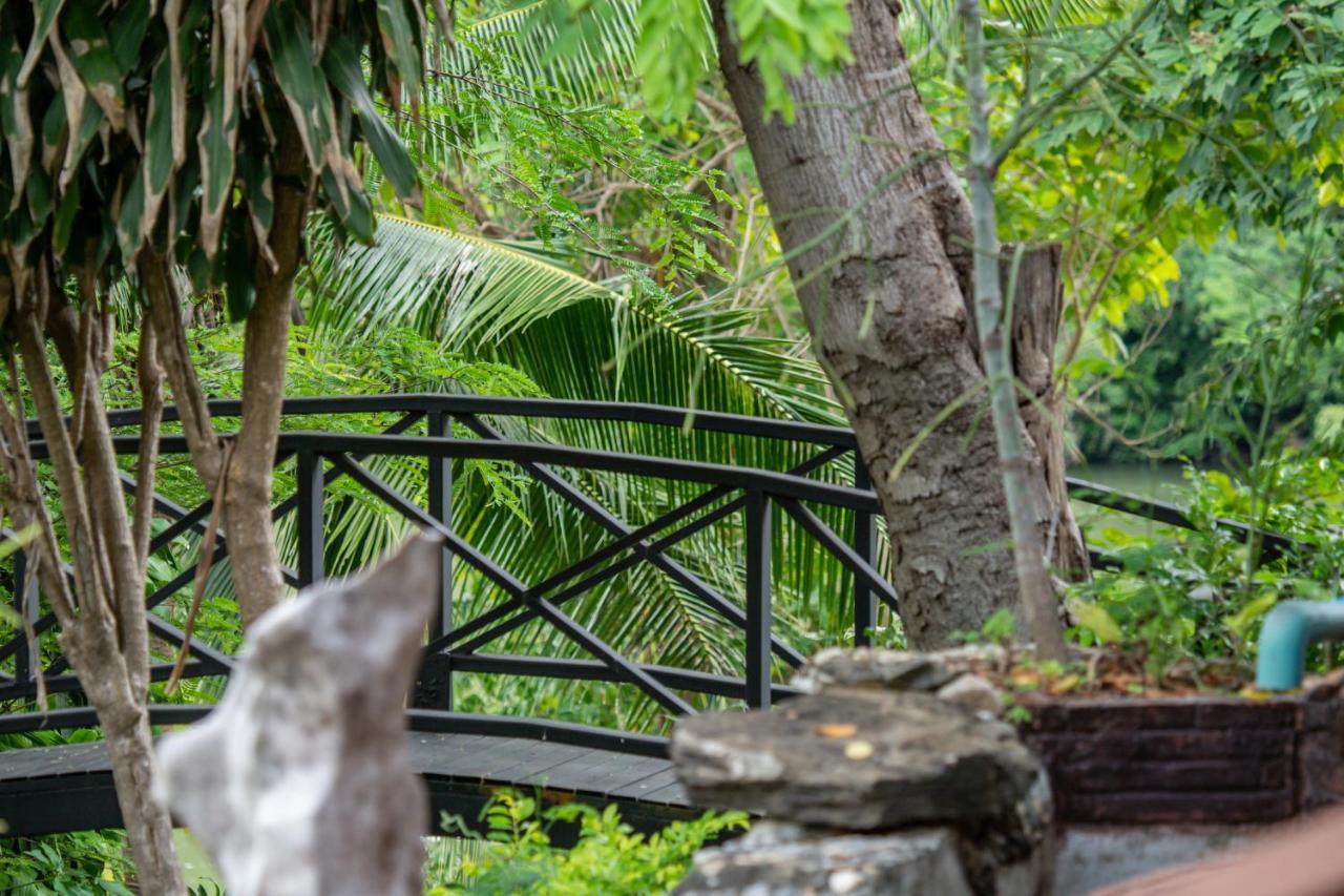 Ratmanee House Hotel Kanchanaburi City Exterior photo