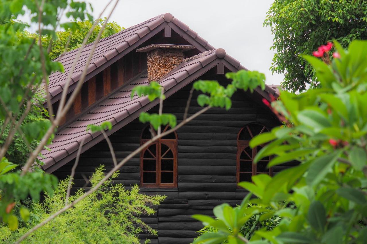 Ratmanee House Hotel Kanchanaburi City Exterior photo