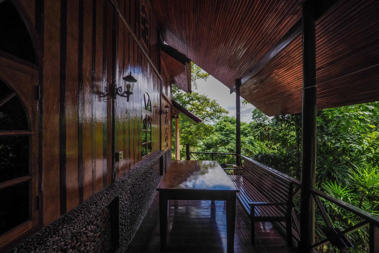 Ratmanee House Hotel Kanchanaburi City Exterior photo