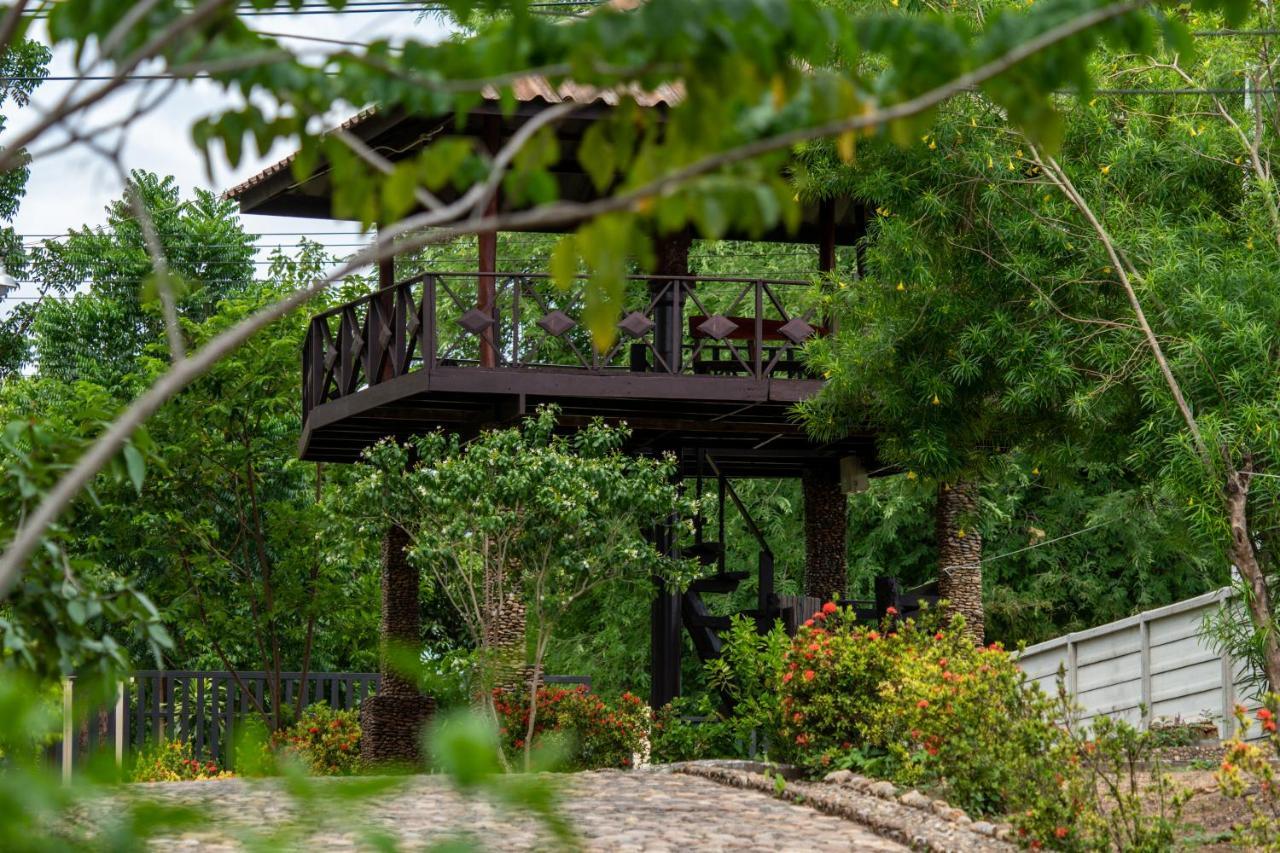 Ratmanee House Hotel Kanchanaburi City Exterior photo