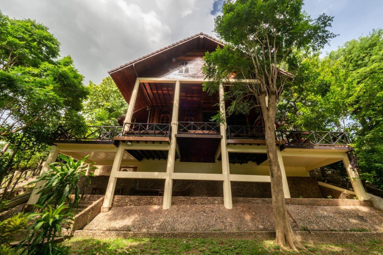 Ratmanee House Hotel Kanchanaburi City Exterior photo