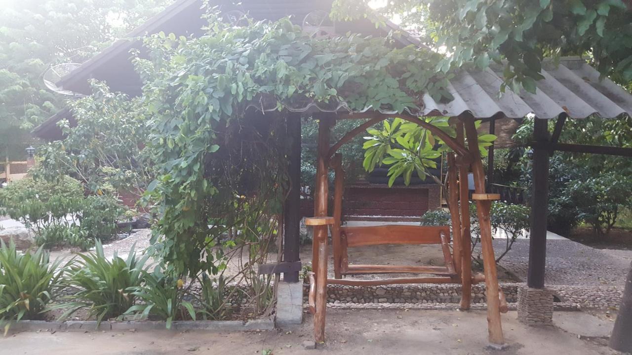 Ratmanee House Hotel Kanchanaburi City Exterior photo